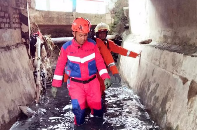 Hanyut di Got Saat Bermain Hujan, Balita Surabaya Masih Dicari Tim SAR