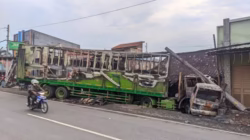 Sopir Luka Bakar Setelah Truk Boks Pengangkut Cat Terbakar di Tulis Batang